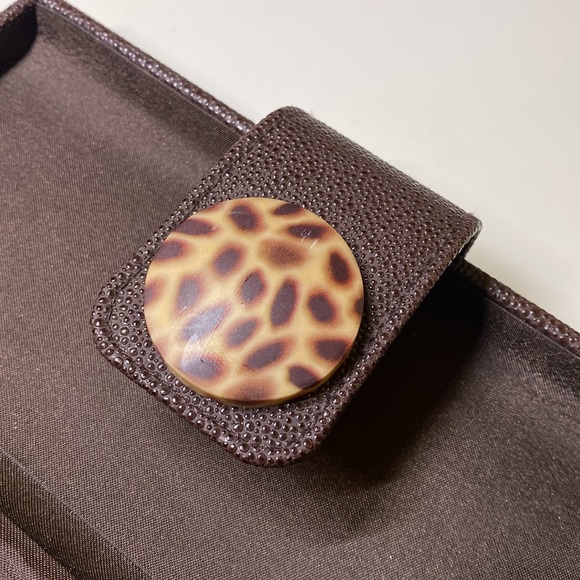 Laura Mercier- Makeup Case - Picture 8 of 8